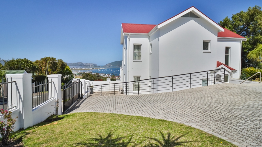 6 Bedroom Property for Sale in West Hill Eastern Cape